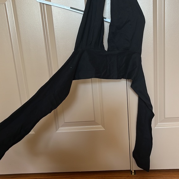 Black halter crop top - Picture 2 of 3